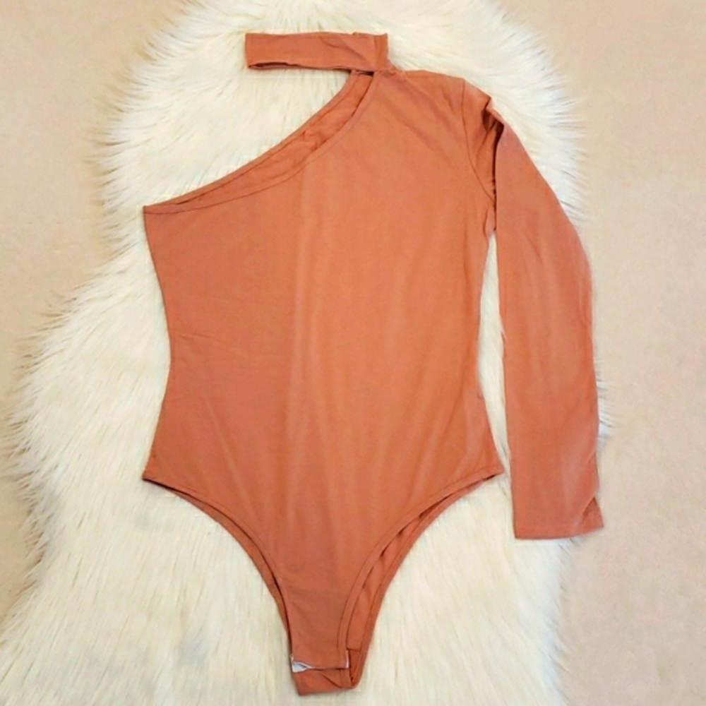 New Choker and Cold Shoulder Assymetric Bodysuit - Picture 4 of 8